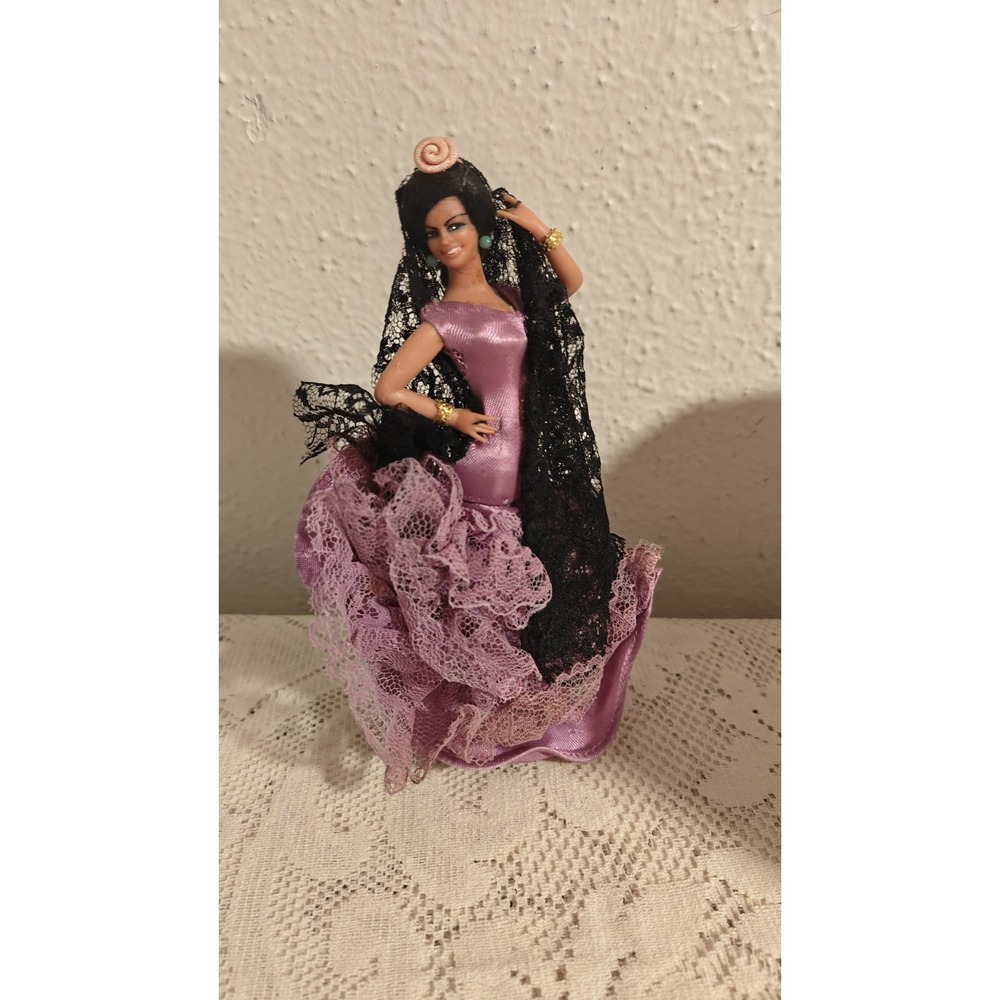 Marin Chiclana Espana Flamenco Woman Dancer Light Purple Lace Vintage Spain 7"